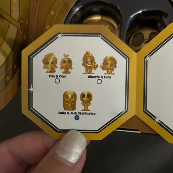 SOLD - Disney Doorables Gold Peek: Jack & Sally - Ultra Rare - NIB - Picture 2 of 5